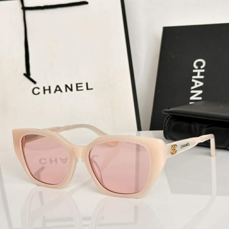 Picture of Chanel Sunglasses _SKUfw79398776fw
